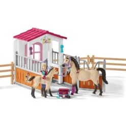 SCHLEICH 42369 - Horse Club - Pferdebox Mit Arabern Und Pferdepflegerin
