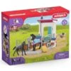 SCHLEICH 42611 - Horse Club - Pferdebox Mit Stute Und Fohlen -Spielzeugparadies 42611 PACKSHOT 600x600