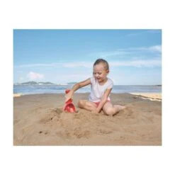 HAPE E4049 - Sandspielzeug - Regenschaufel, Rot -Spielzeugparadies 6943478019492 1 600x600